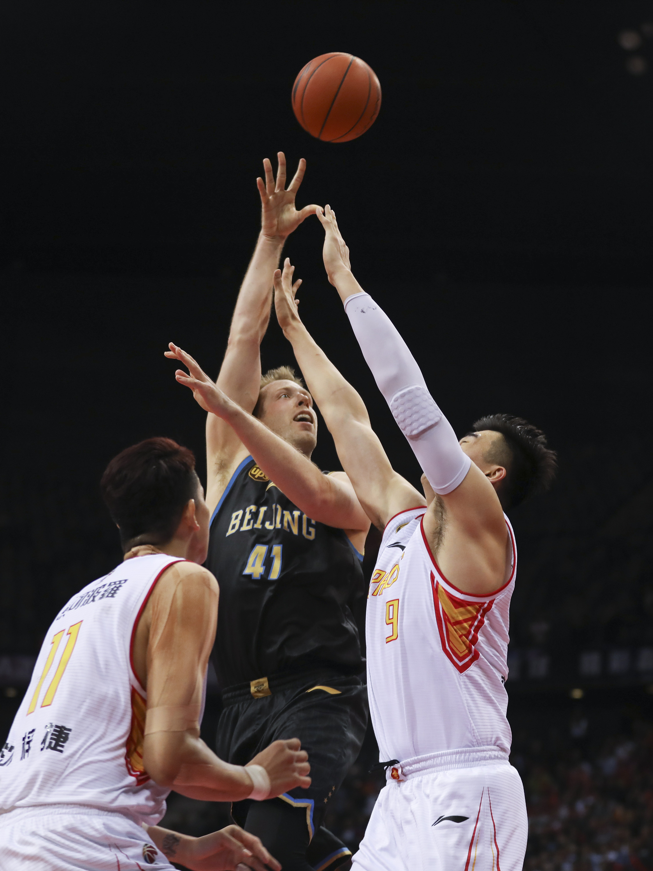 穆勒：下赛季我还会在温哥华白浪，我对这里非常满意（穆勒确认留队：下赛季继续效力温哥华白浪，我在这里很满意）