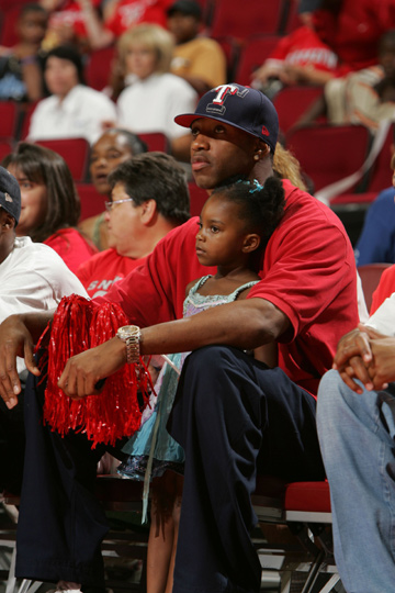 优势明显，皇马近4次对阵赫罗纳全胜打进12球0丢球（皇马统治力尽显：近4战赫罗纳全胜，12球入账零失球）