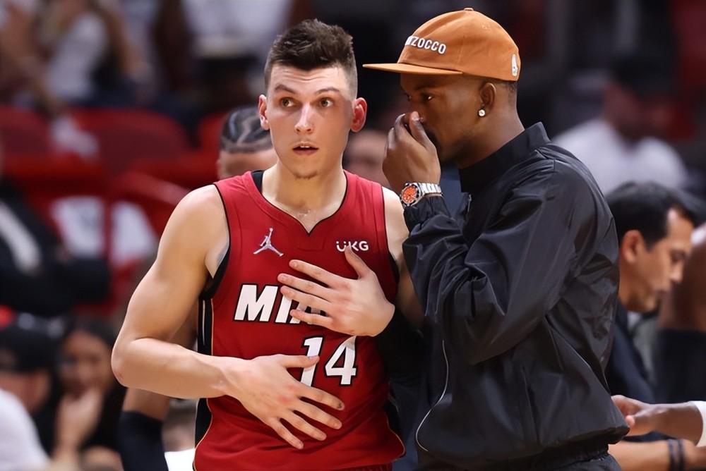 FC首尔官方：我们向球迷致歉，亚冠战绩低迷理应接受批评（FC首尔官方致歉：亚冠表现不佳，接受球迷批评）